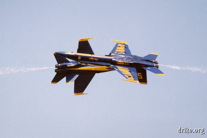 BlueAngels_opposingsolos.jpg - Blue Angels Opposing Solos