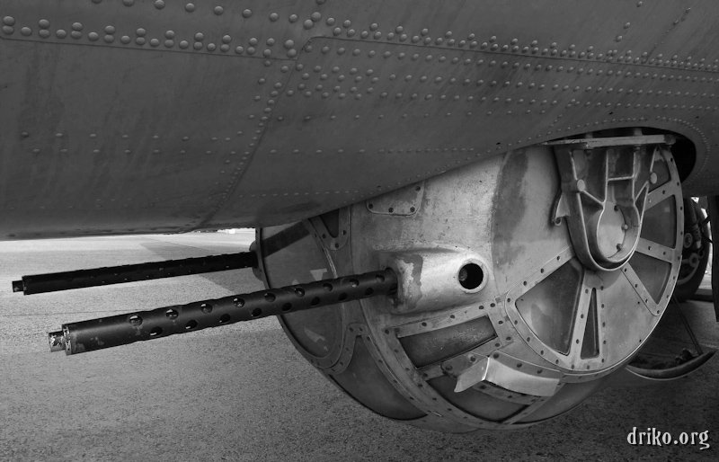 IMG_3651_800.jpg - B-17 belly gun turret