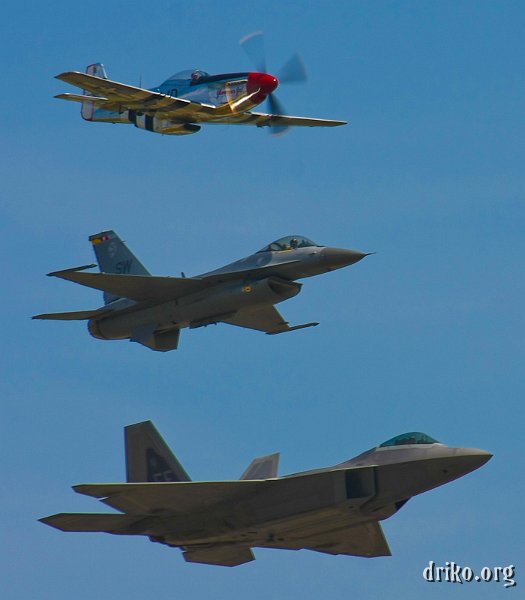 IMG_5118_800.jpg - This year's Heritage Flight only included three aircraft: a P-51 Mustang, an F-16 Fighting Falcon, and an F-22 Raptor.