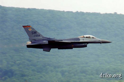 F-16_E9701_ps.JPG - F-16 Fighting Falcon
