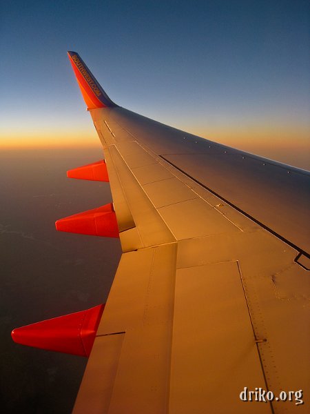 IMG_2398_800.jpg - A sunset to the west casts golden light on the 737-700 wing.