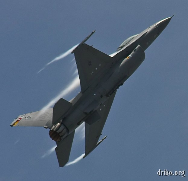 IMG_6507_800.jpg - Vortices stream off of the wingtips and fuselage as the F-16 transitions to vertical.