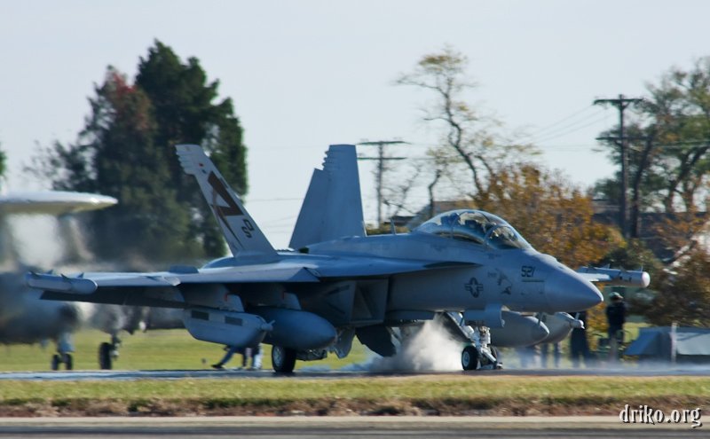 IMG_7283_800.jpg - The EA-18G just before its catapult launch