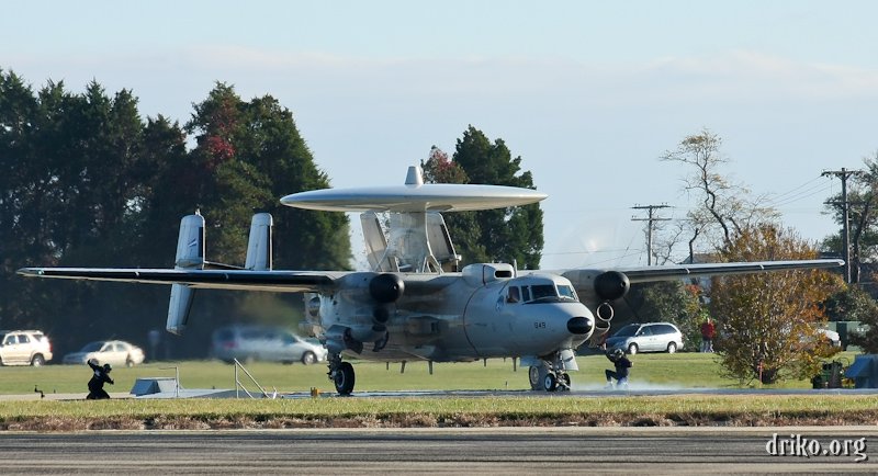 IMG_7538_800.jpg - The fore and aft catapult officers are seen giving the signal clearing the E-2C for catapult launch.