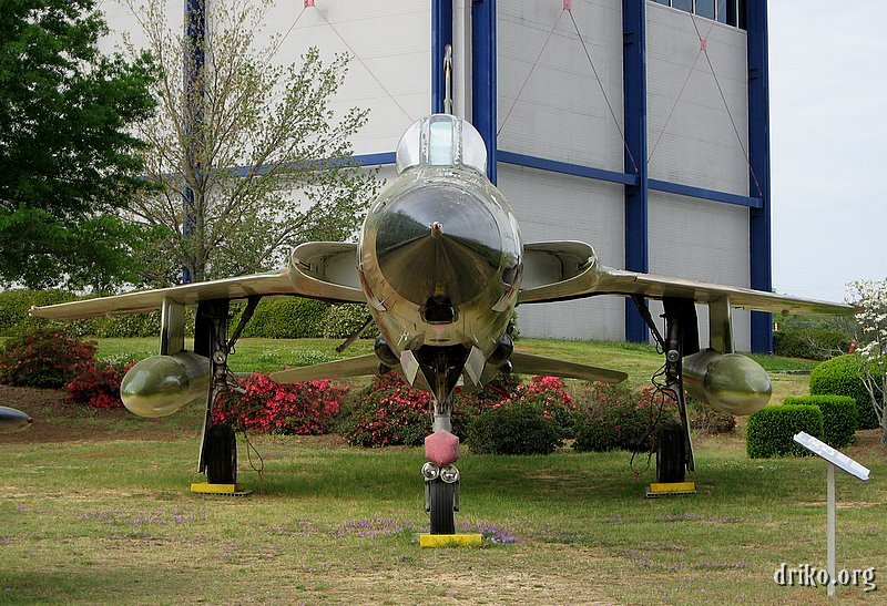 IMG_0039.JPG - F-105 Thunderchief Head-On