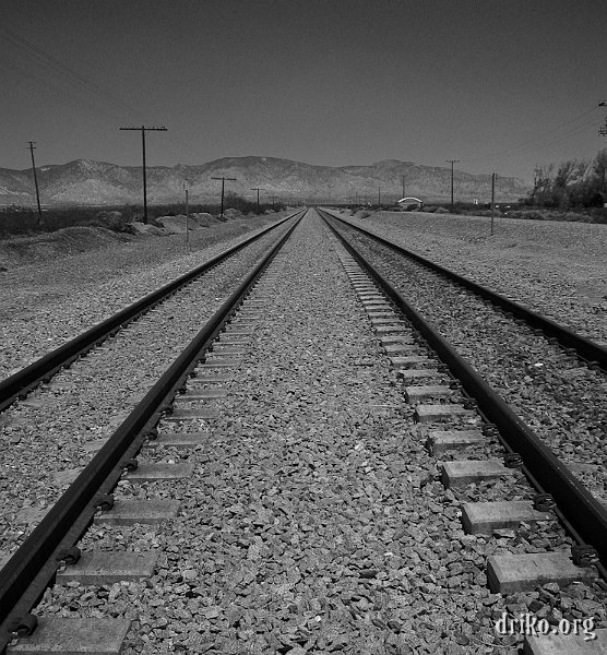 IMG_0749_800.jpg - I spotted these railroad tracks in Mojave and was trying to capture the desert landscape they ran through.